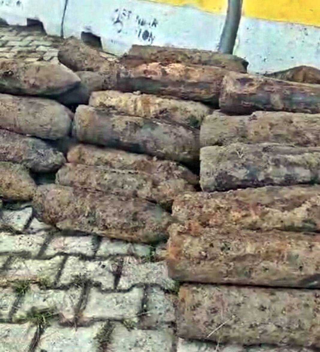 Yıllar önce gömülmüş top mermileri kazı sırasında bulundu! Paniğe neden oldu, sokağa giriş-çıkışlar kapatıldı 2